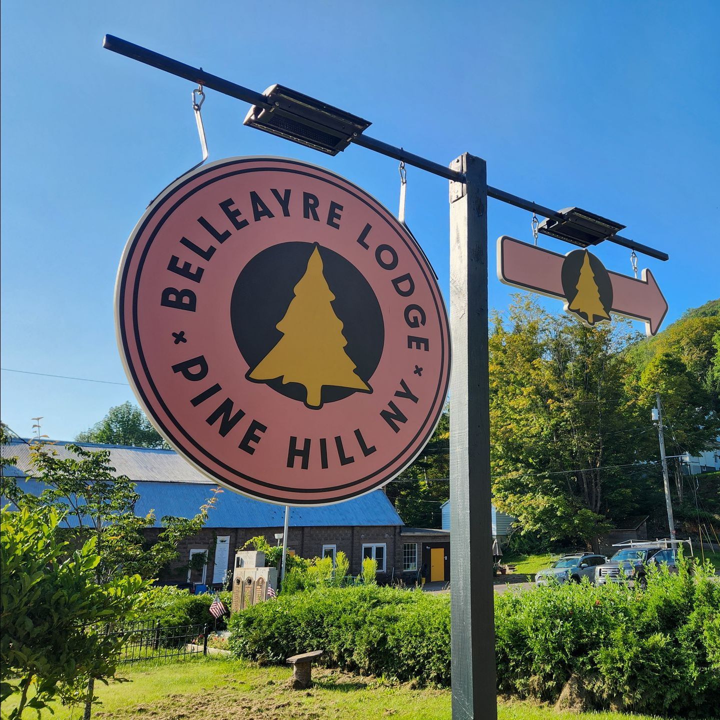 Closeup of Belleayre Lodge signage with an arrow pointing where to go.