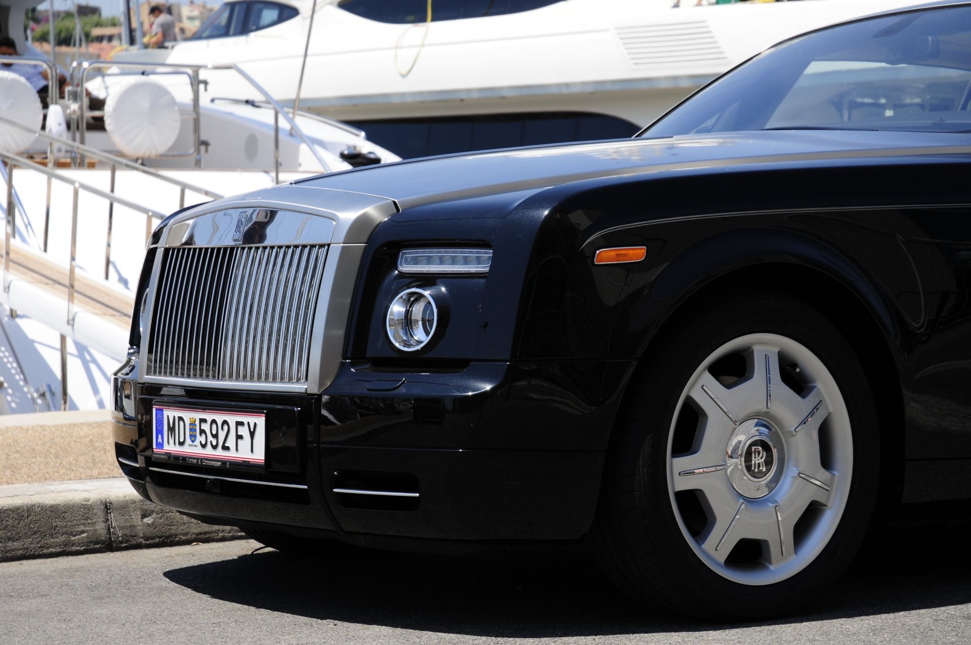 A black car with a license plate that says mj532fy
