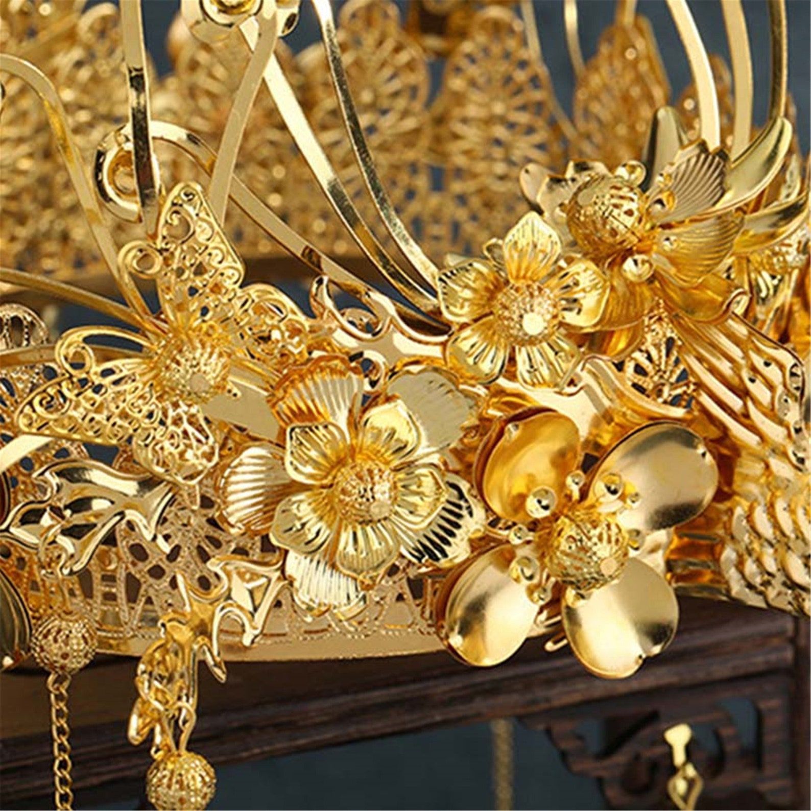 jewels and gold coins 1