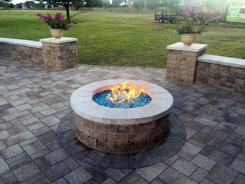 Fire pit in a pavers patio