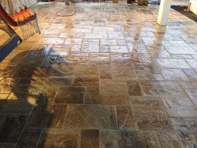 A covered patio made of glossy limestone