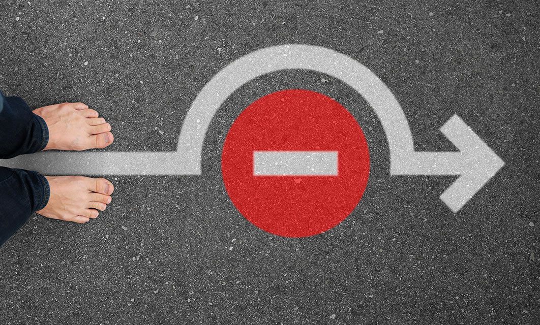 Weiterleitungen einrichten Grafik Umleitung auf Asphaltboden