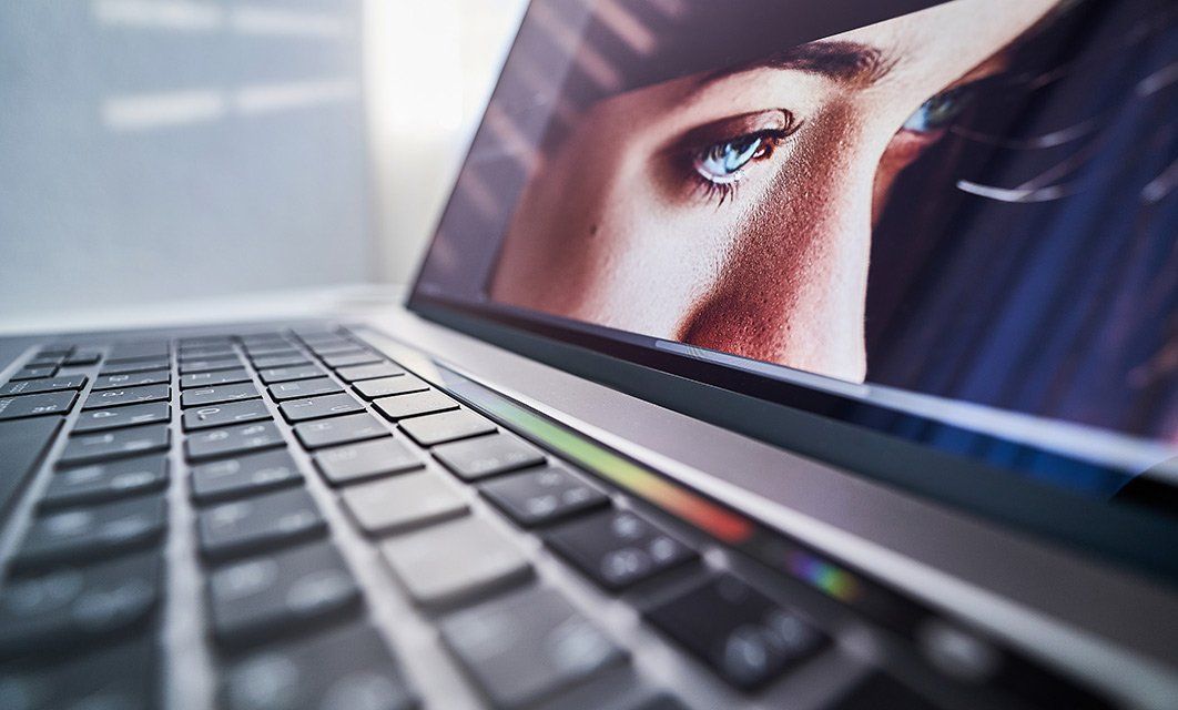 Bildgestaltung Grundsätze Foto auf Laptop