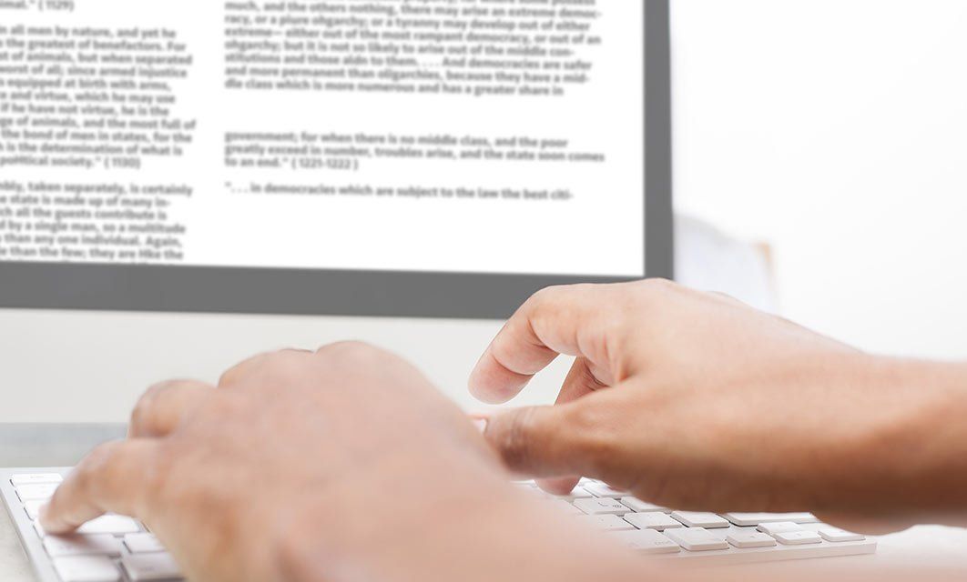 Gutenberg vs. Page Builder Text-Editor Dokument auf Bildschirm