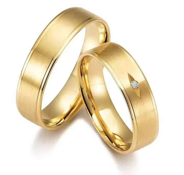 Geelgouden damesring 5.5mm breed met 1 brillant 0,01CT en herenring 5.5mm