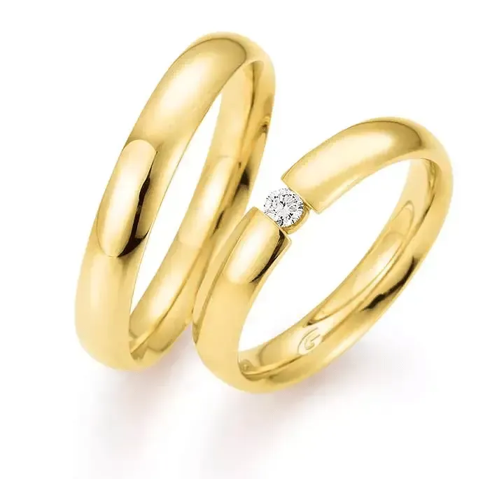 Geelgouden damesring 4mm breed met 1 brillant 0,06CT en herenring 4mm