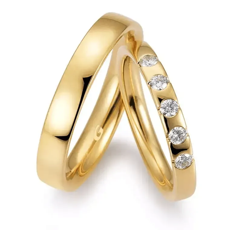 Geelgouden damesring 2,9mm breed met 5 brillant 0,25CT en herenring 4mm breed