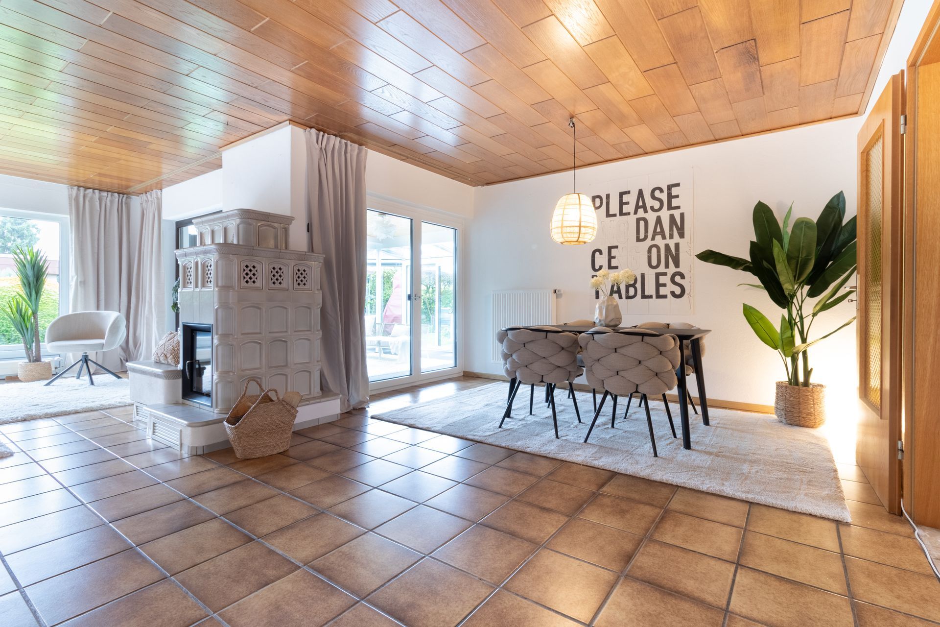 Modernes Essbereich nach Home Staging in einer Erbimmobilie