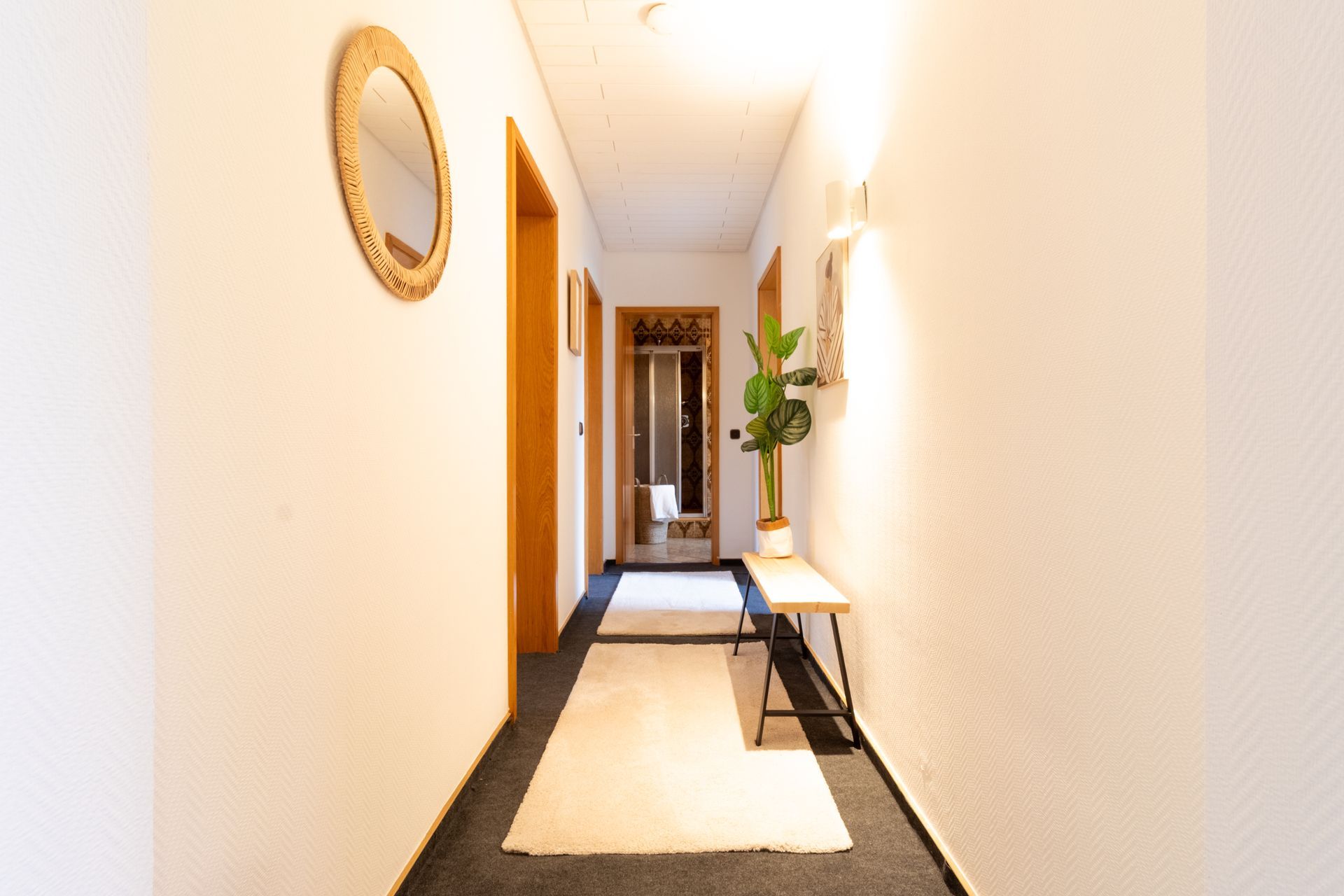 Flur nach Home Staging in einer Erbimmobilie