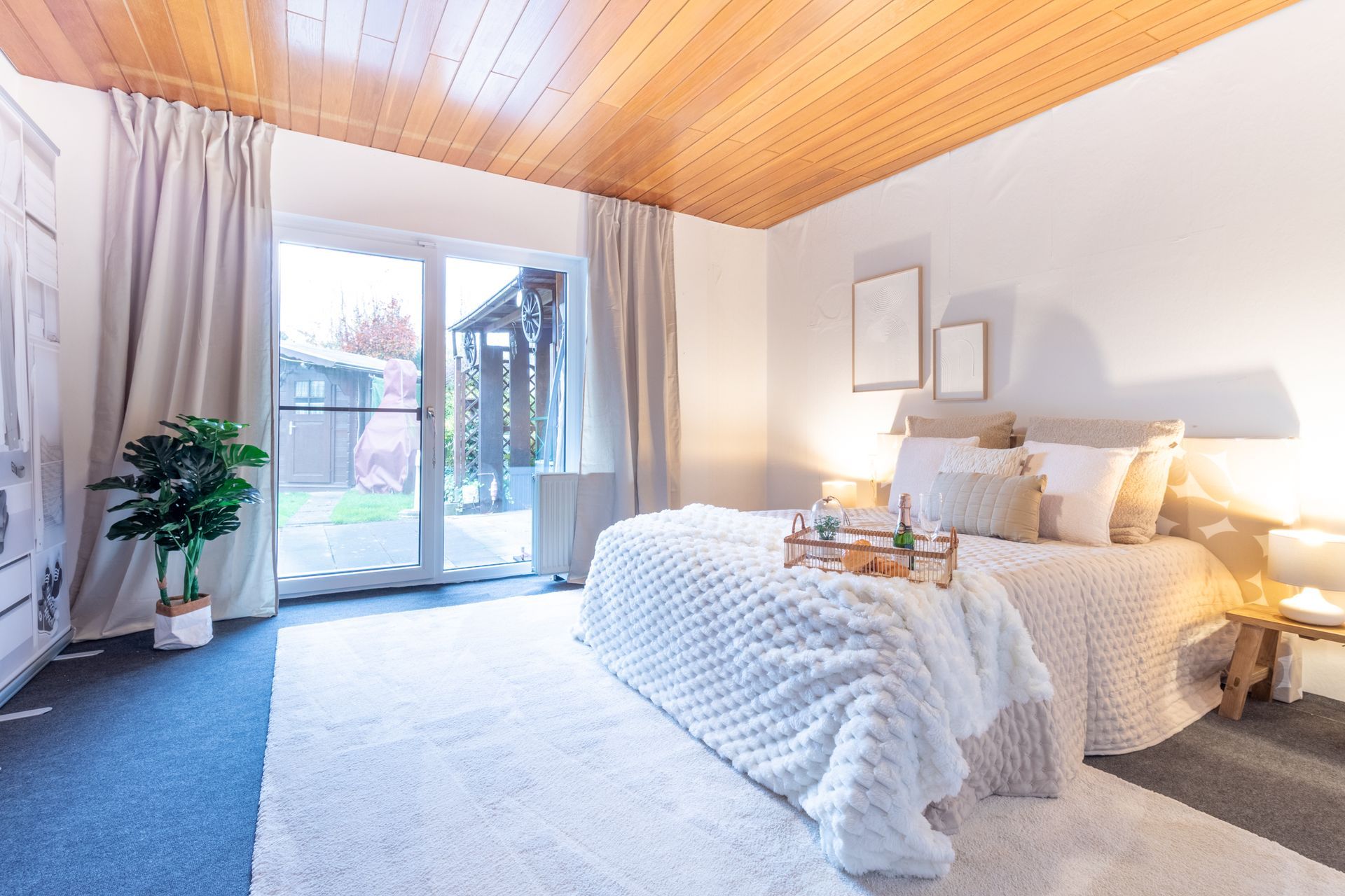Schlafzimmer mit wohnlicher Atmosphäre