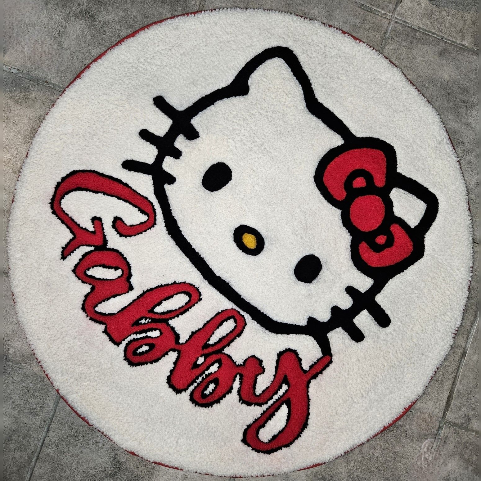 Round Kitty Character
Bias tape border (red)
