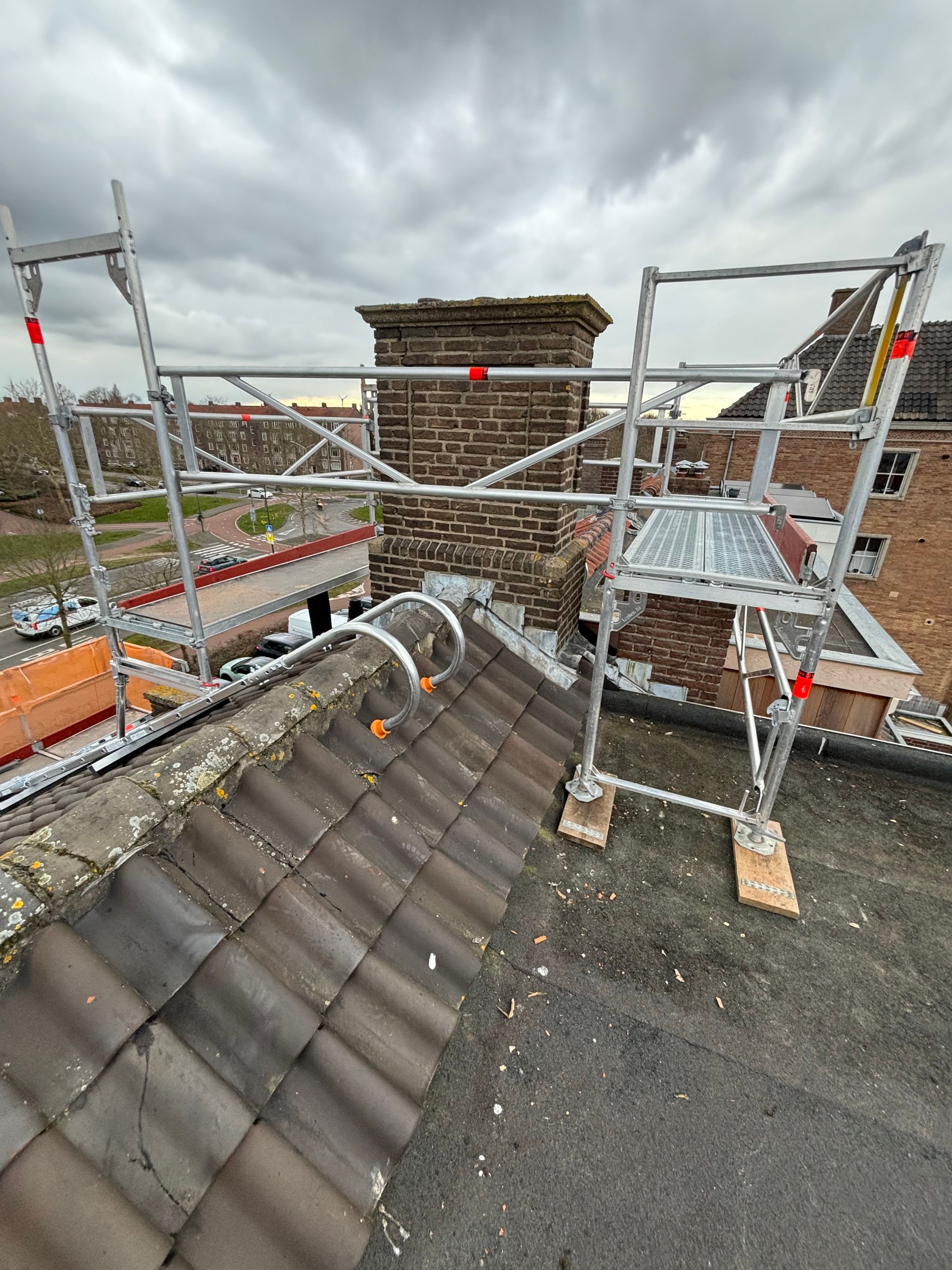Steiger huren, steigerbouw, steigerbouwer, steiger, steigers, dakrenovatie, gevelsteiger, vaste steiger, damen, damen steigerverhuur, damensteigerverhuur