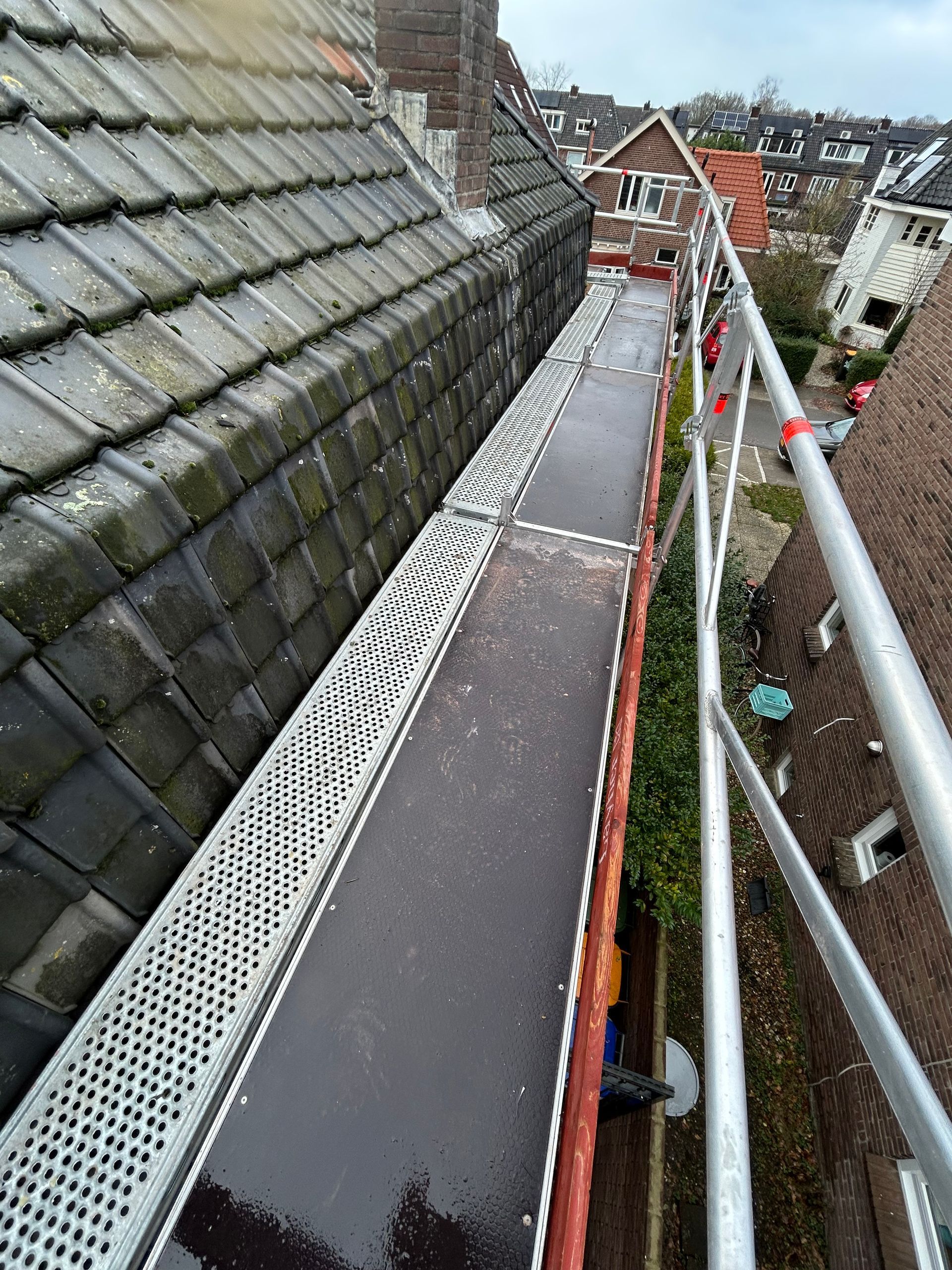 steiger, steiger huren, steigerbouw, steiger verhuur, damen, damen steigerverhuur, steigerbouwer, project, gevelsteiger, gevel steiger, bouwproject, bouwsteiger, bouw, dakrenovatie, dakwerk, steiger voor dakrenovatie, steiger dak,