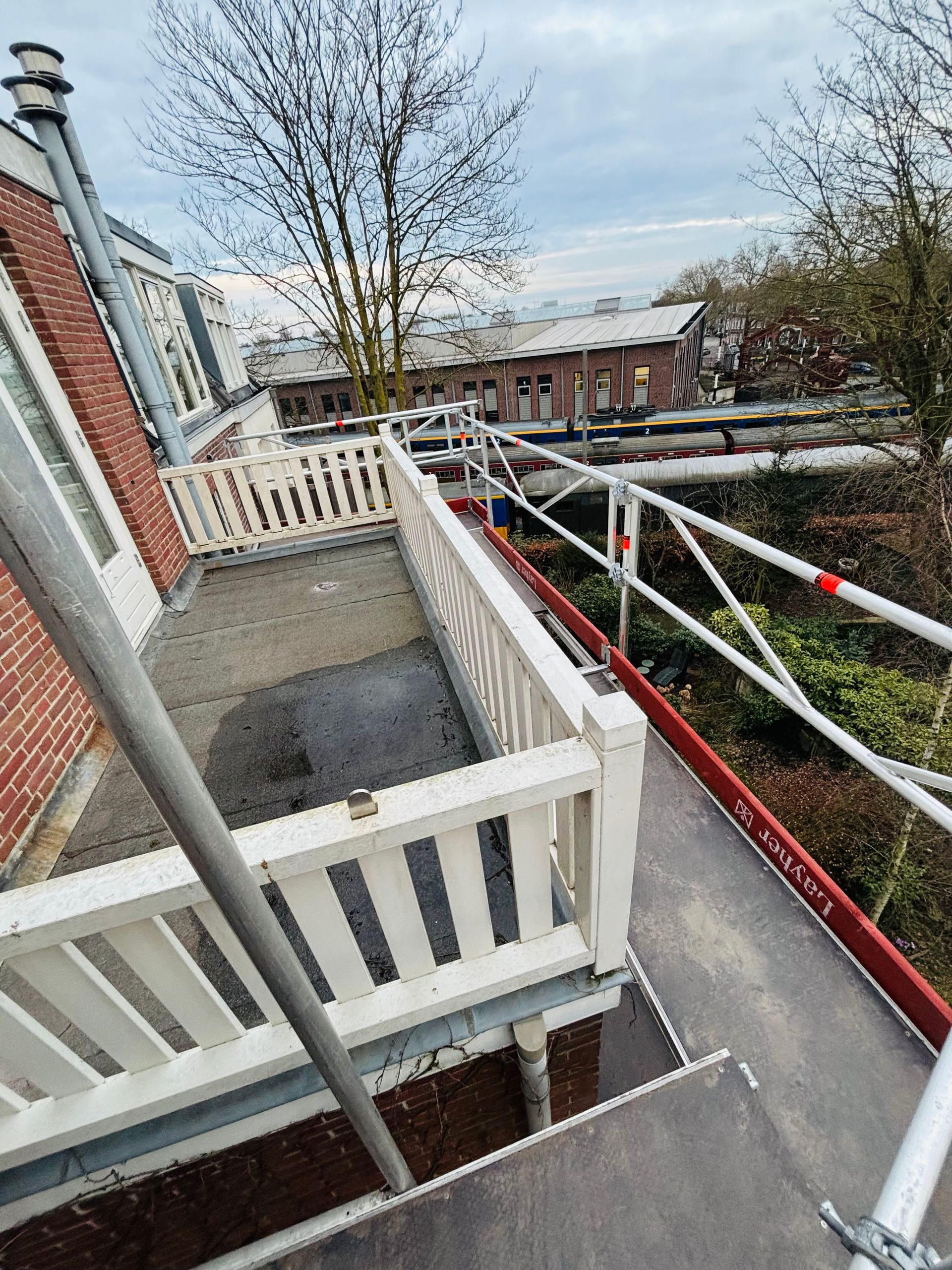 Steiger huren, steigerbouw, steigerbouwer, steiger, steigers, dakrenovatie, gevelsteiger, vaste steiger, damen, damen steigerverhuur, damensteigerverhuur