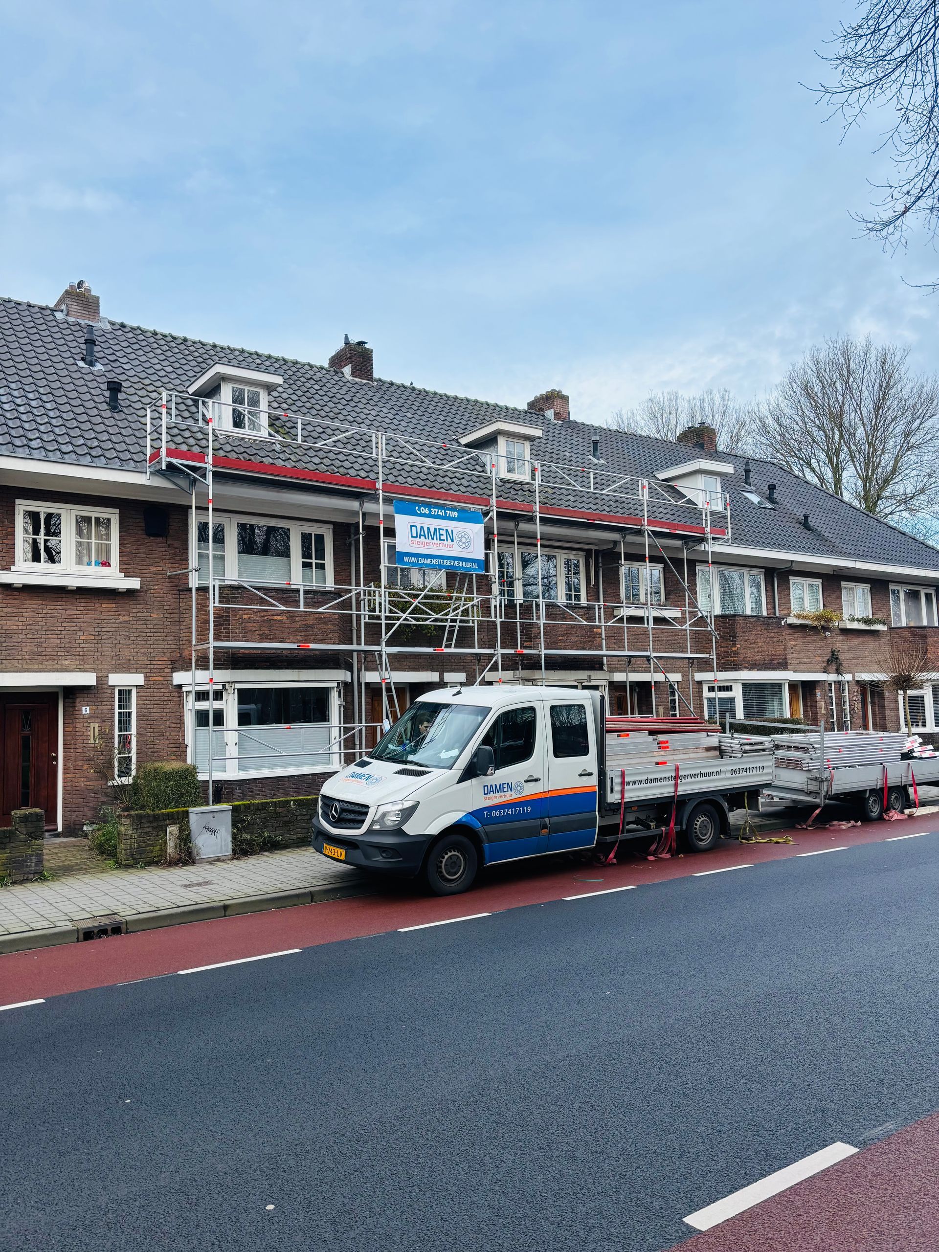 Steiger huren, steigerbouw, steigerbouwer, steiger, steigers, dakrenovatie, gevelsteiger, vaste steiger, damen, damen steigerverhuur, damensteigerverhuur