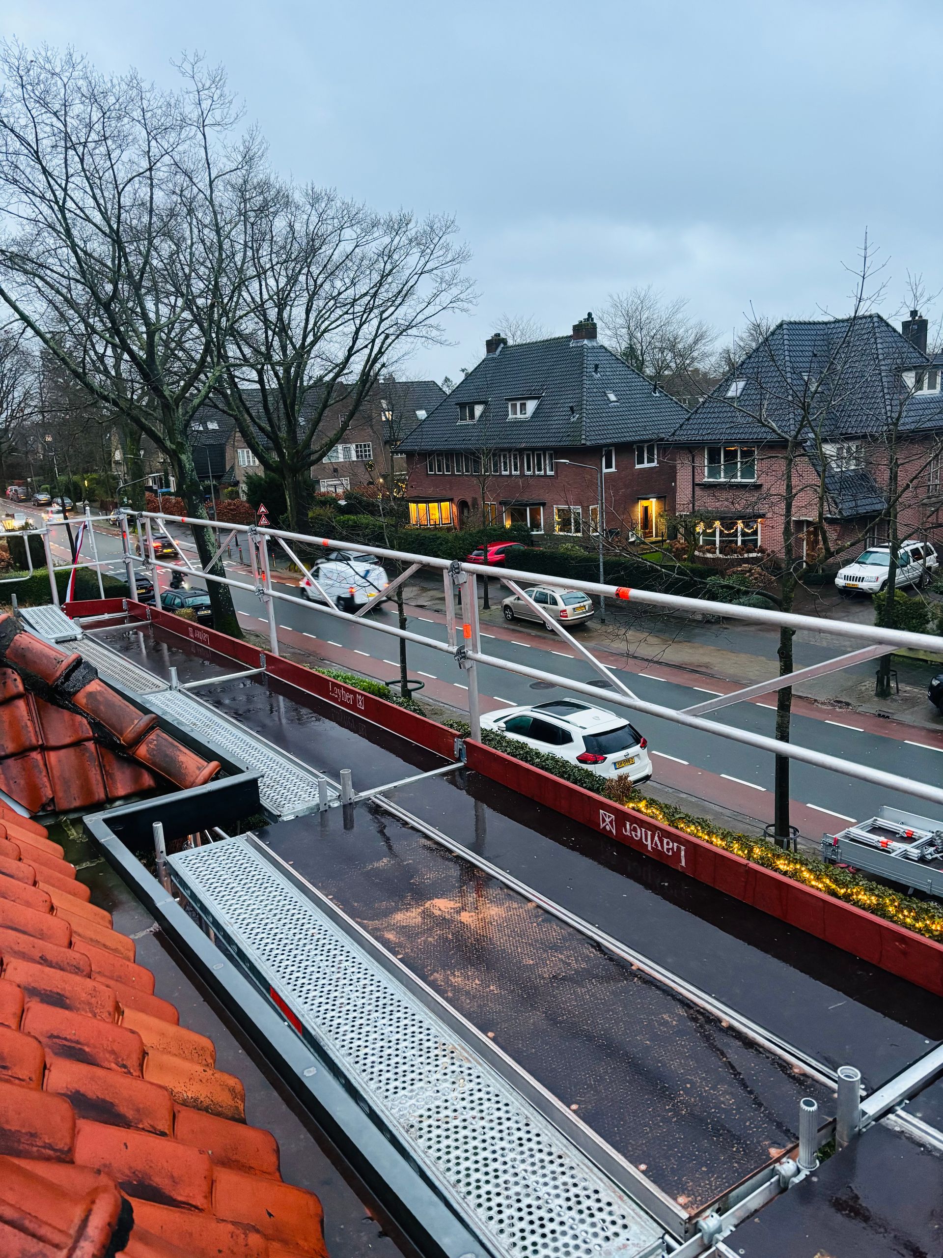Steiger huren, steigerbouw, steigerbouwer, steiger, steigers, dakrenovatie, gevelsteiger, vaste steiger, damen, damen steigerverhuur, damensteigerverhuur