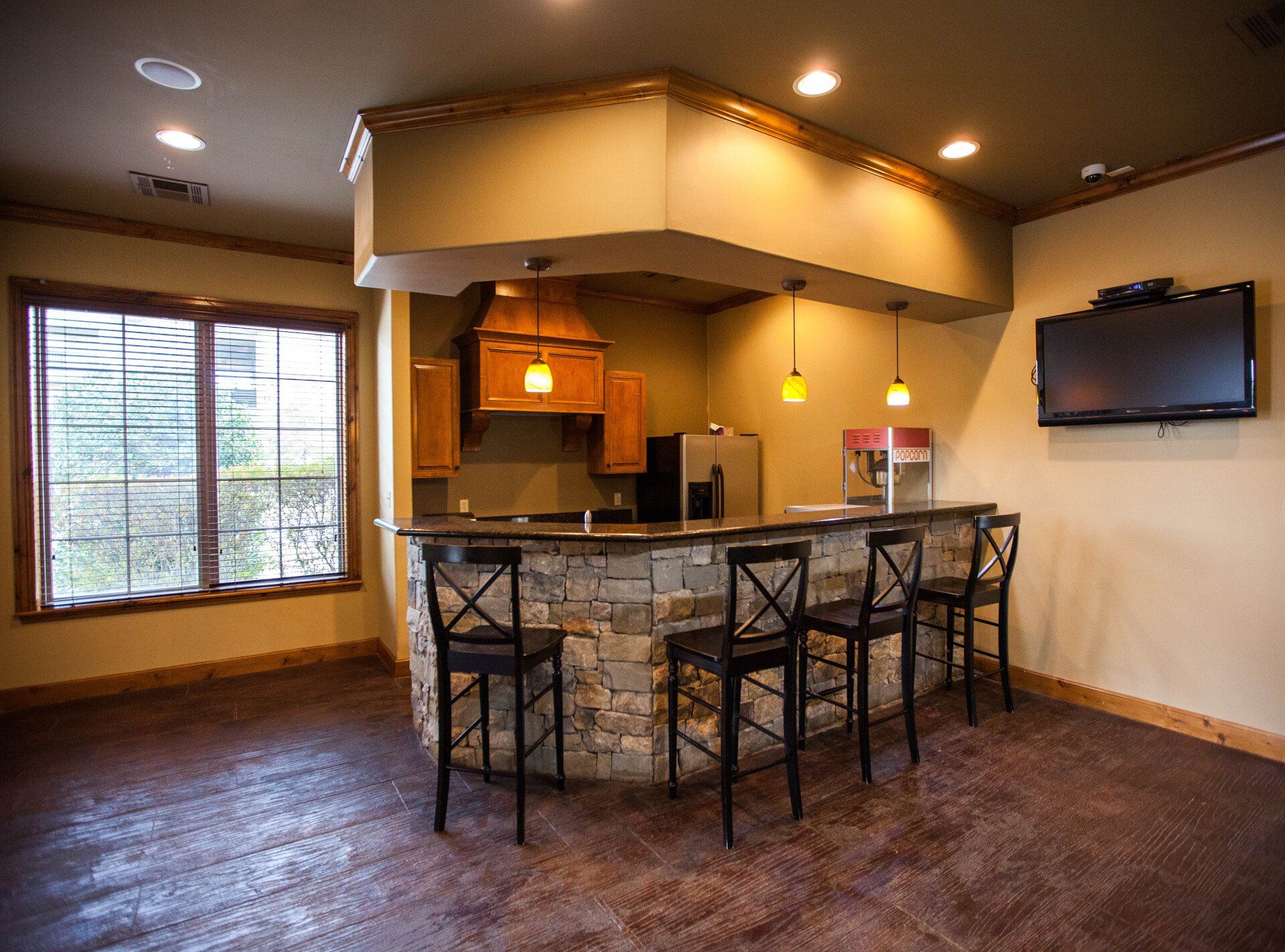 marquis on memorial dining area 2