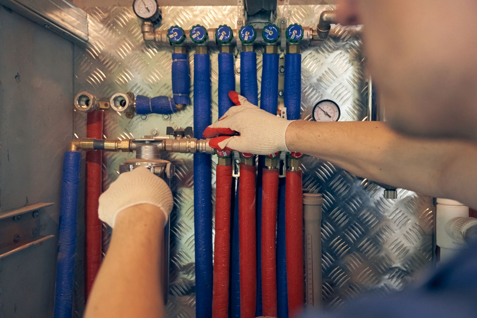 The plumber installs collector water distribution in the apartment during renovation.