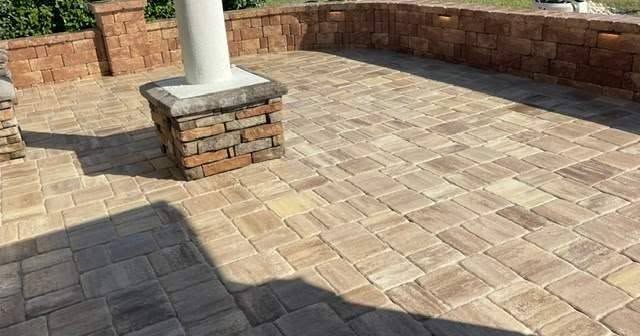 Mega Olde Towne Pavers in Sand Dune with Coordinating Stonegate Wall in Sand Dune
