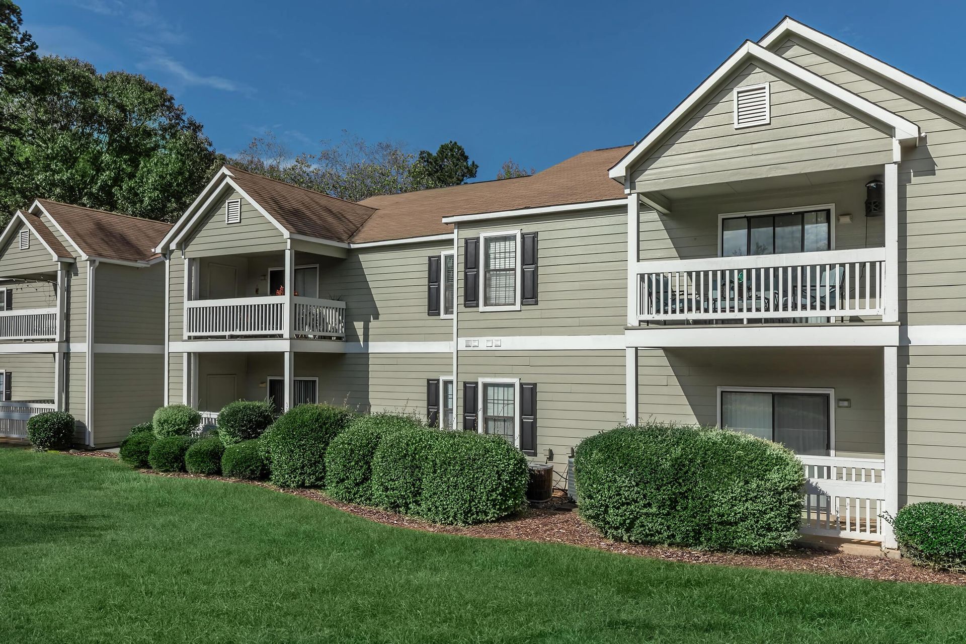 an exterior building at Falls at Spring Creek in Macon, GA.