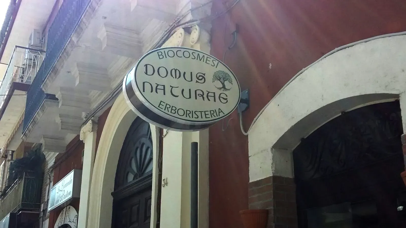 Insegna ovale del ristorante 