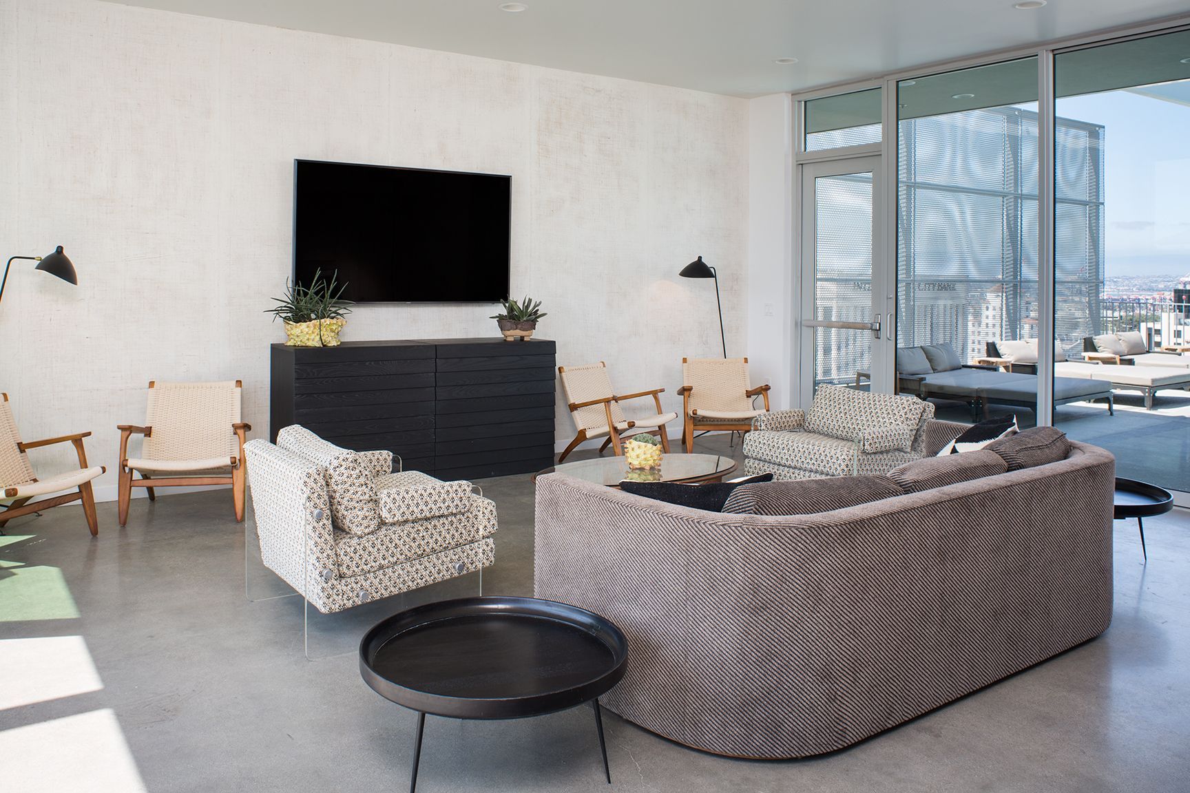 Sliding Photo Gallery Displaying Apartment Features