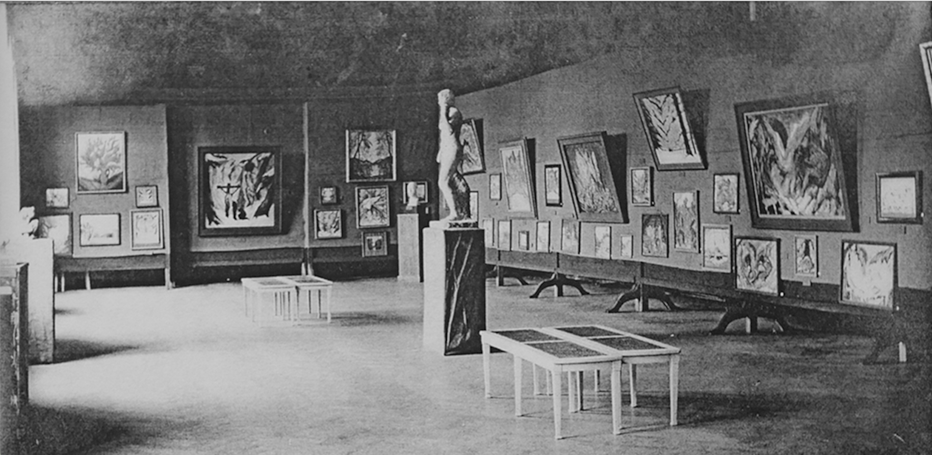 Ausstellung von Fritz Neumann-Hegenberg, Bankettsaal der Stadthalle Görlitz, 1919 Ausstellung von Fritz Neumann-Hegenberg, Bankettsaal der Stadthalle Görlitz, 1919
