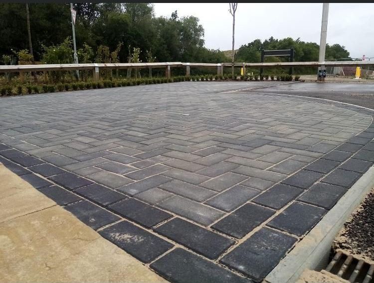 Rectangle blocks in grey and charcoal black.