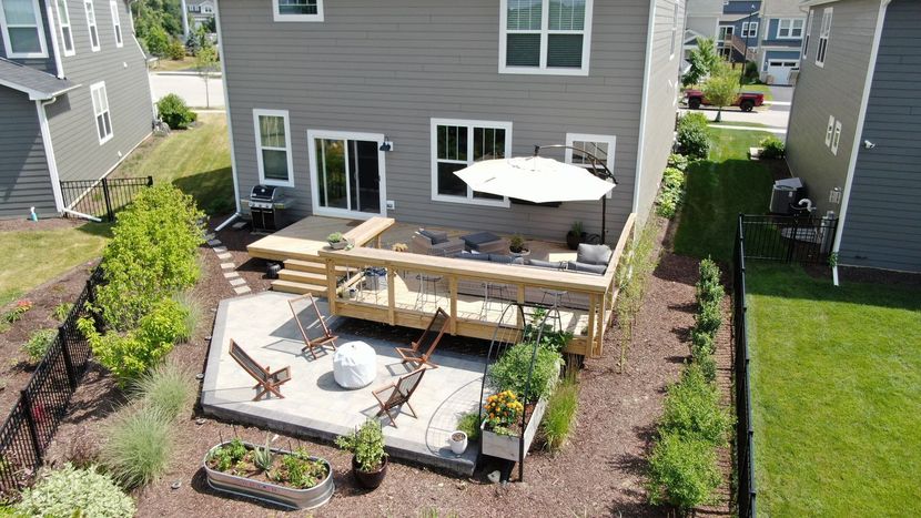Craftsman installing composite deck boards