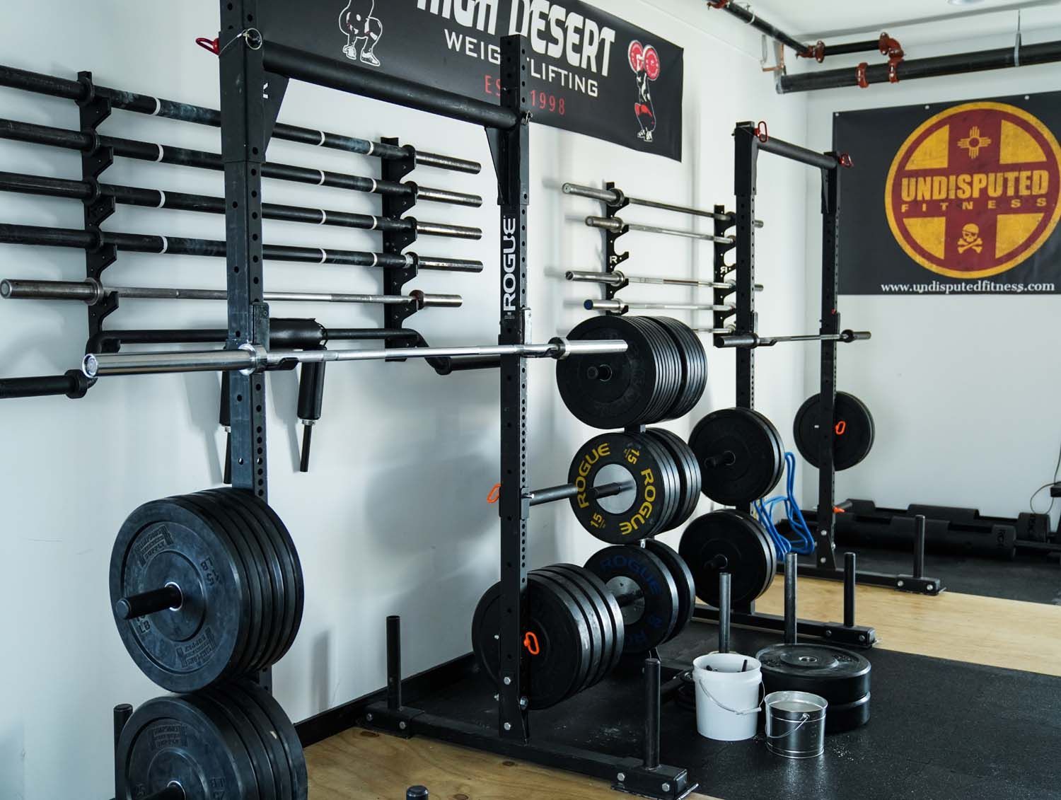 A gym with a sign that says desert on it