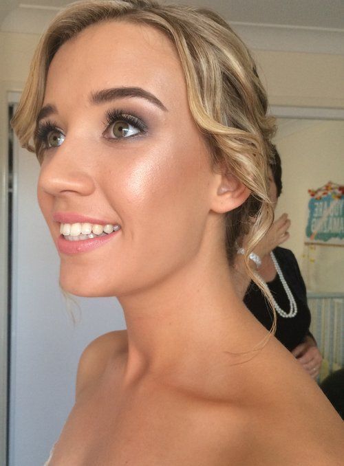Bridal makeup Gold coast by Jessica Cagney
mobile Gold Coast & Brisbane makeup artist and hairstylist