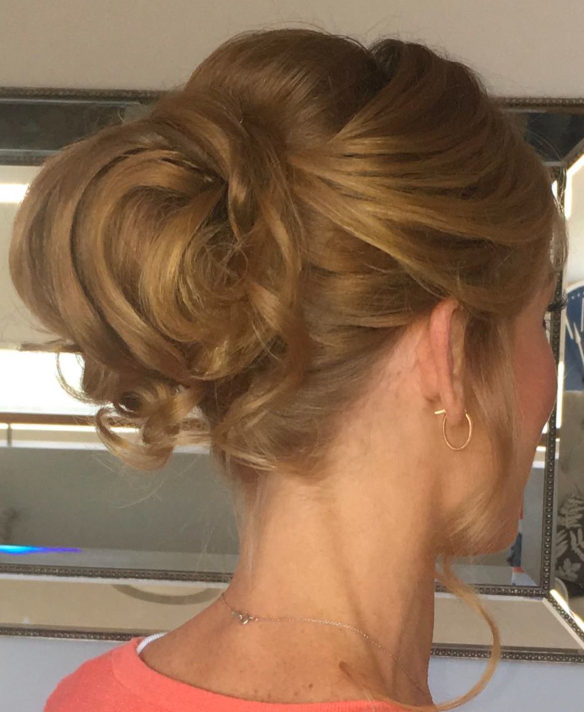 Wedding hair Jessica Cagney Gold Coast
Mobile Gold Coast and Brisbane makeup artist and hairstylist