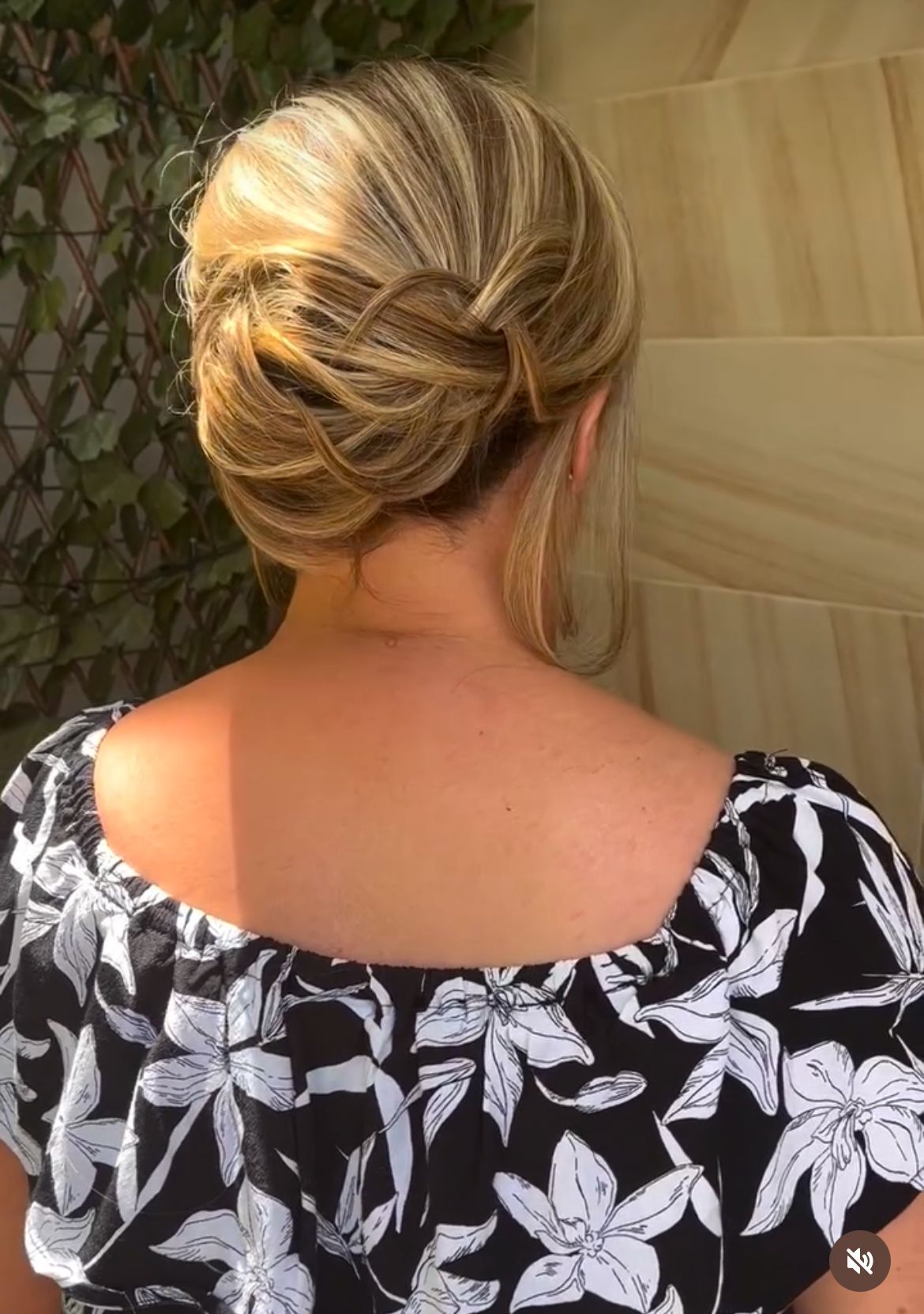 Formal hair Jessica Cagney Gold Coast
Mobile Gold Coast and Brisbane makeup artist and hairstylist