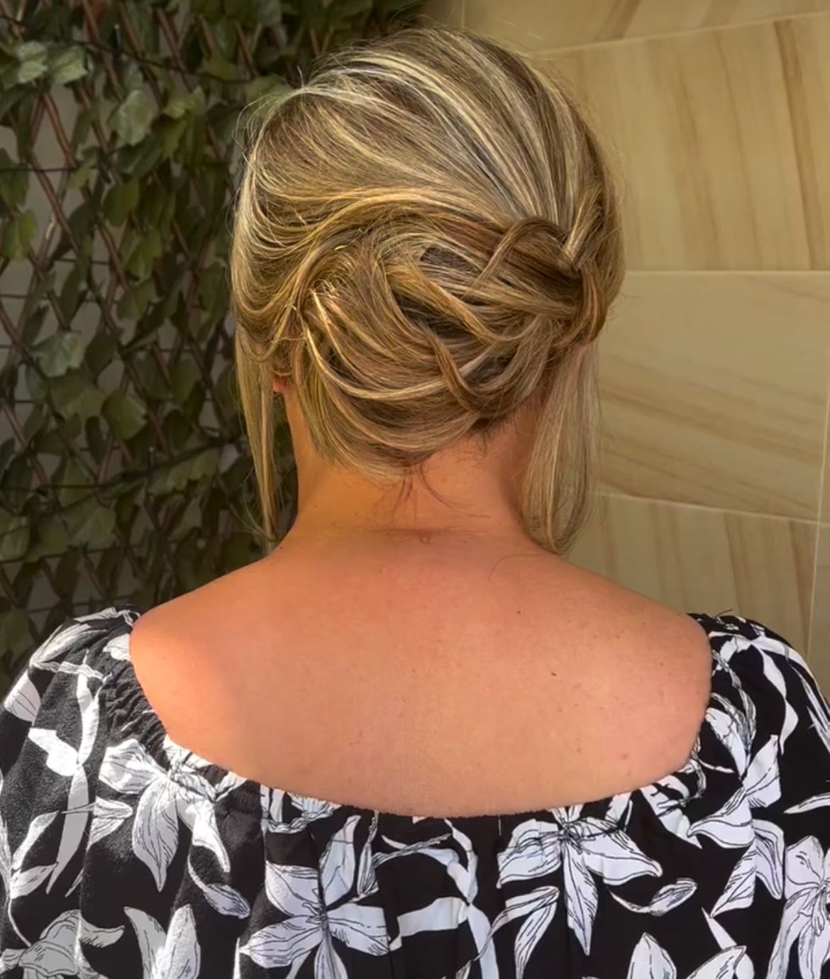 Formal hair Jessica Cagney Gold Coast
Mobile Gold Coast and Brisbane makeup artist and hairstylist