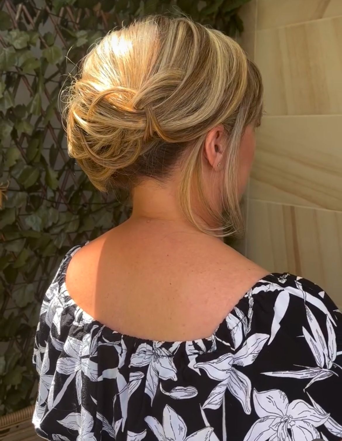 Formal hair Jessica Cagney Gold Coast
Mobile Gold Coast and Brisbane makeup artist and hairstylist