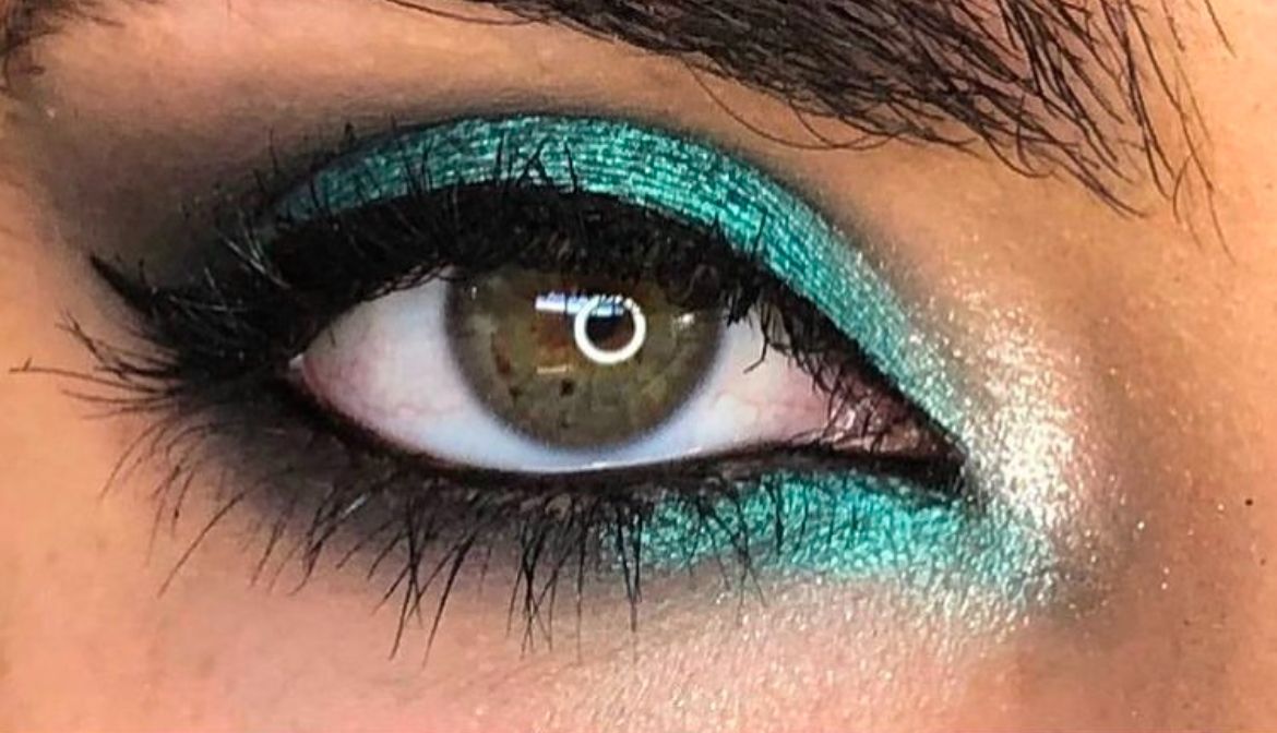 Jessica Cagney colourful makeup close ups
Mobile Gold Coast makeup artist and hairstylist