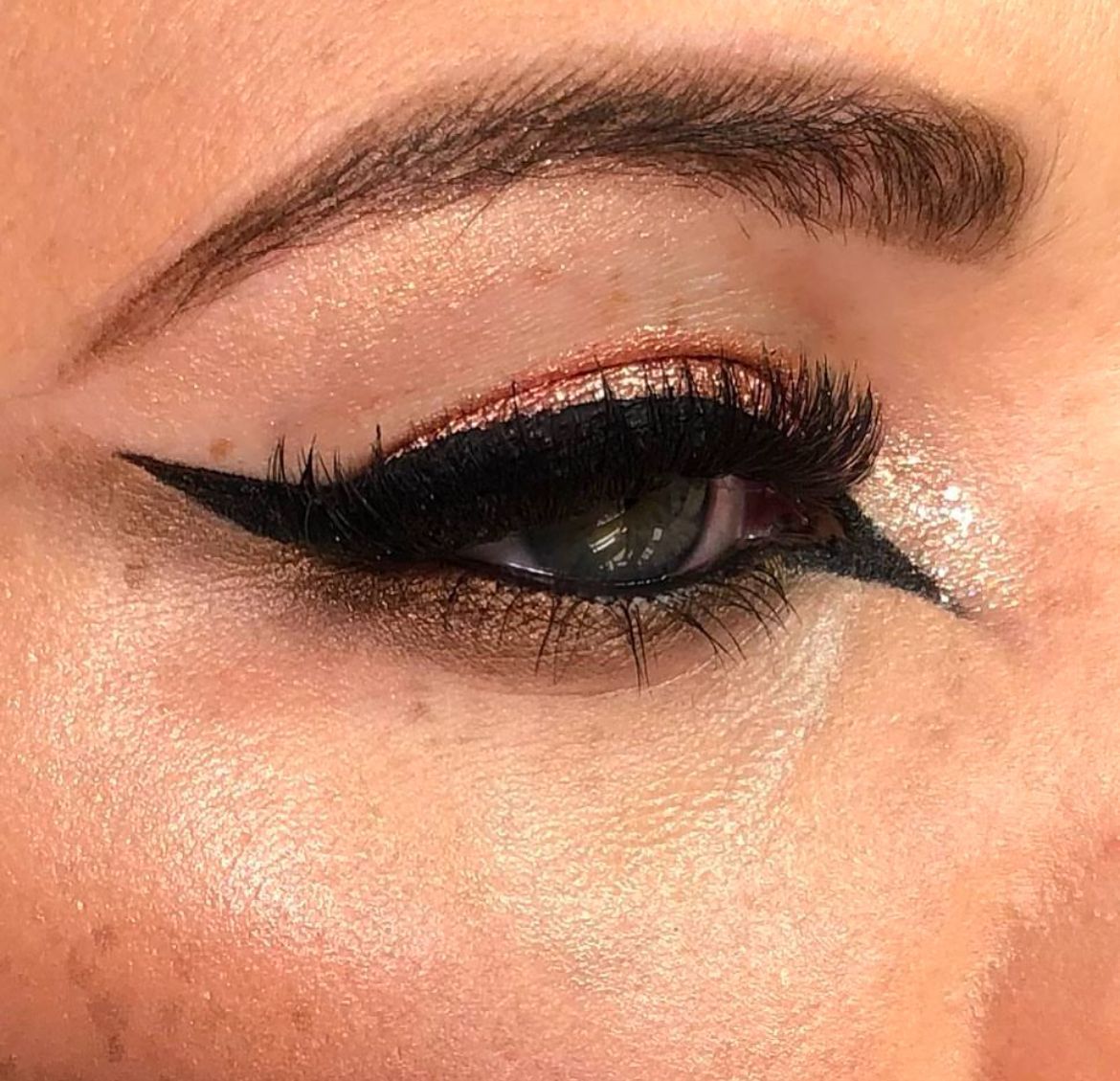 Jessica Cagney colourful makeup close ups
Mobile Gold Coast makeup artist and hairstylist