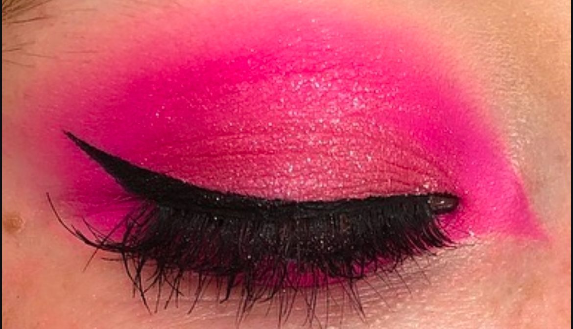 Jessica Cagney colourful makeup close ups
Mobile Gold Coast makeup artist and hairstylist