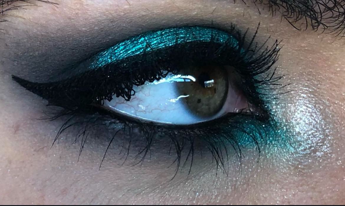 Jessica Cagney colourful makeup close ups
Mobile Gold Coast makeup artist and hairstylist