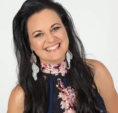Jaclyn Stephens Head shot
mobile Gold Coast & Brisbane makeup artist and hairstylist