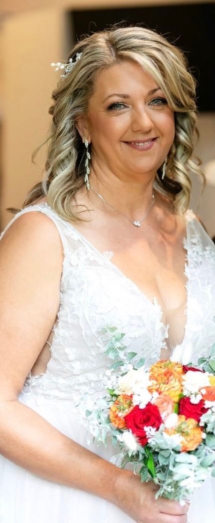 mobile Gold Coast & Brisbane makeup artist and hairstylist
Mobile Gold Coast and Brisbane makeup artist and hairstylist