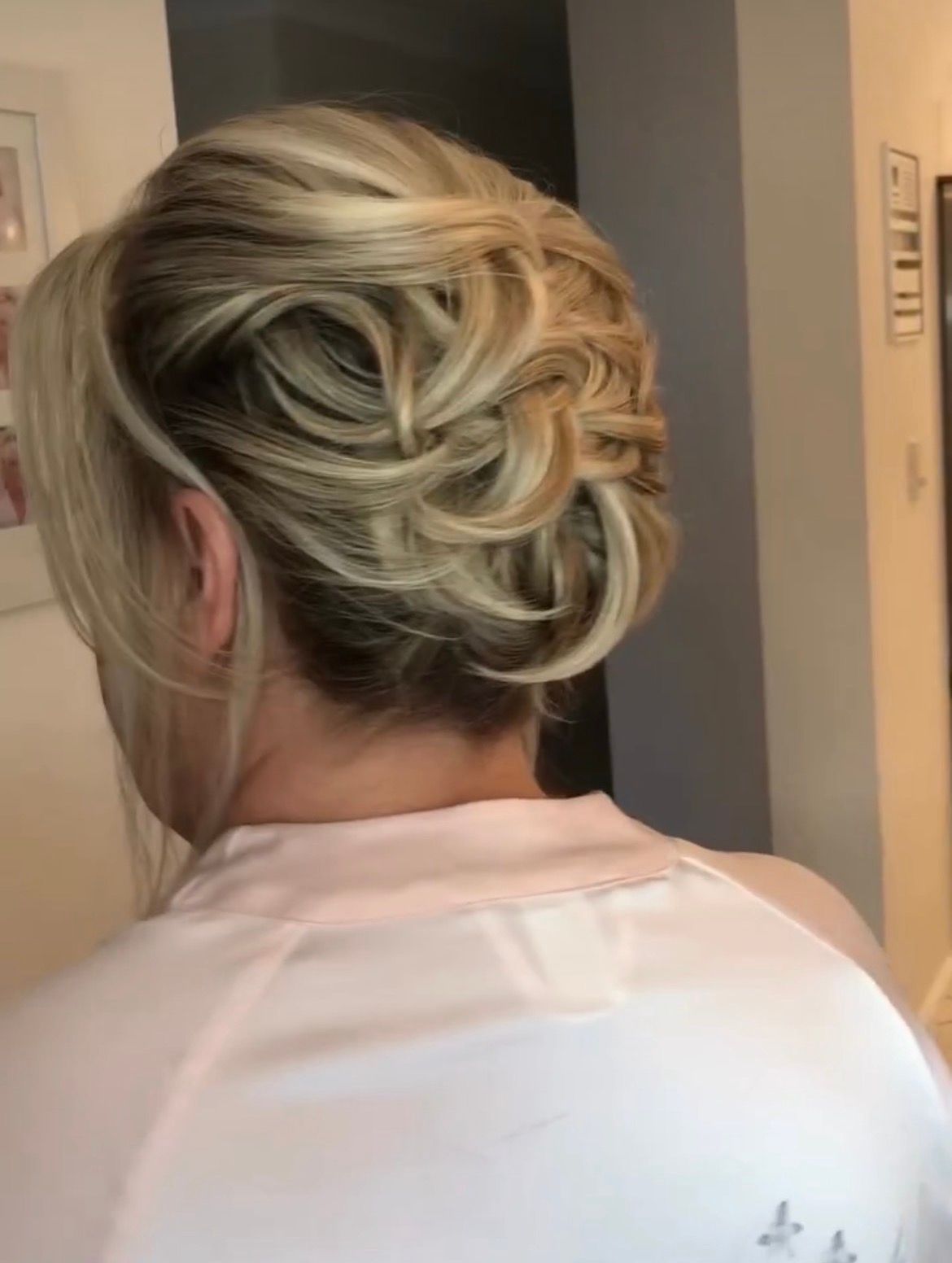 mobile Gold Coast & Brisbane makeup artist and hairstylist
Mobile Gold Coast and Brisbane makeup artist and hairstylist