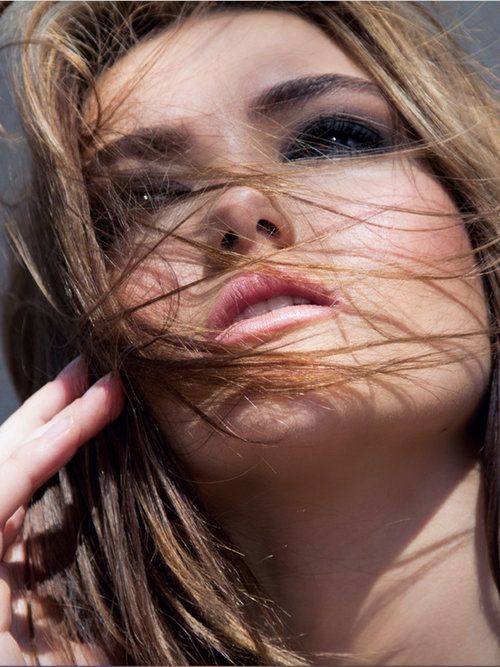 Mobile Gold Coast & Brisbane makeup artist and hairstylist Jessica Cagney