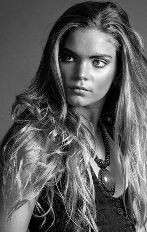 Jessica Cagney Mobile Gold Coast & Brisbane makeup artist and hairstylist