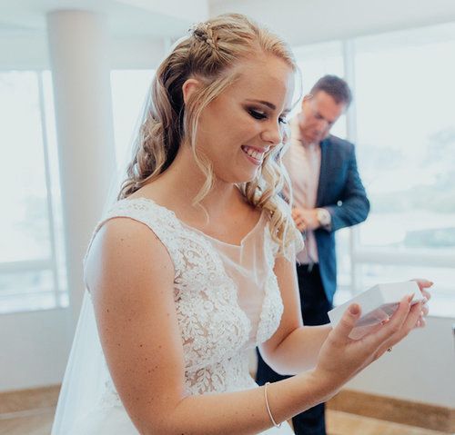 Bridal makeup artist Gold coast by Jessica Cagney
mobile Gold Coast & Brisbane makeup artist and hairstylist