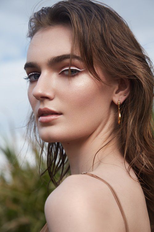 Mobile Gold Coast & Brisbane makeup artist and hairstylist Jessica Cagney