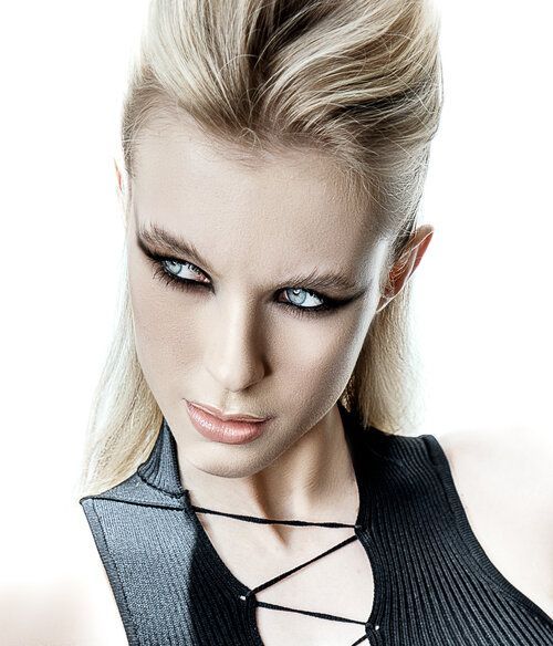 Mobile Gold Coast & Brisbane makeup artist and hairstylist Jessica Cagney