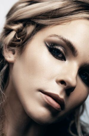 Mobile Gold Coast & Brisbane makeup artist and hairstylist Jessica Cagney