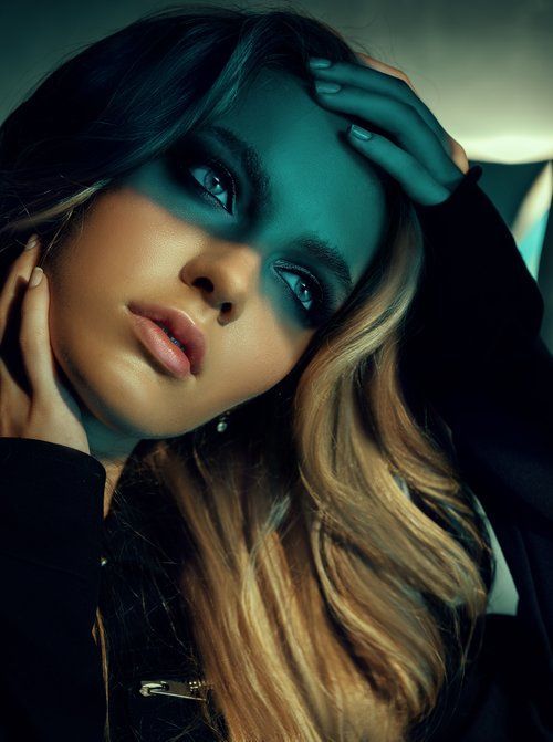 Mobile Gold Coast & Brisbane makeup artist and hairstylist Jessica Cagney