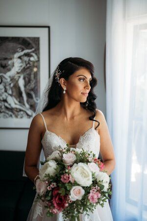 Bridal makeup artist Brisbane by Jessica Cagney
mobile Gold Coast & Brisbane makeup artist and hairstylist